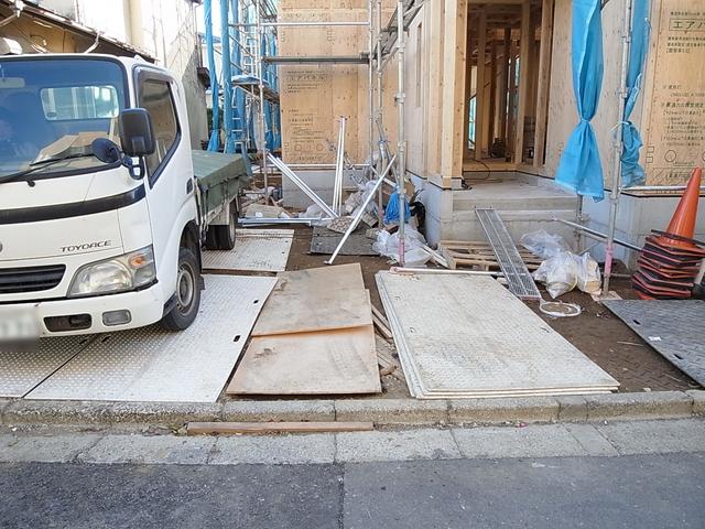 Local appearance photo. Parking space