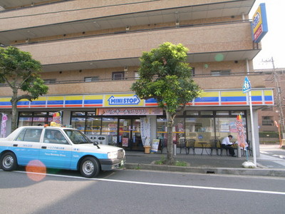 Convenience store. MINISTOP up (convenience store) 169m