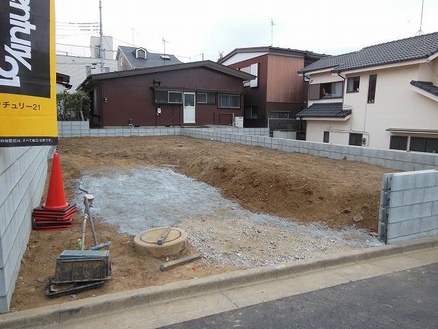 Local appearance photo. Local (12 May 2013) Shooting