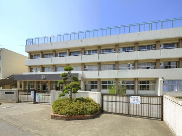 Primary school. Elementary school to 1400m Funabashi Municipal Code Nishi Elementary School