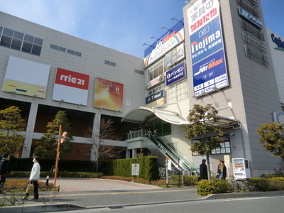 Shopping centre. Vivid until the Square (shopping center) 500m