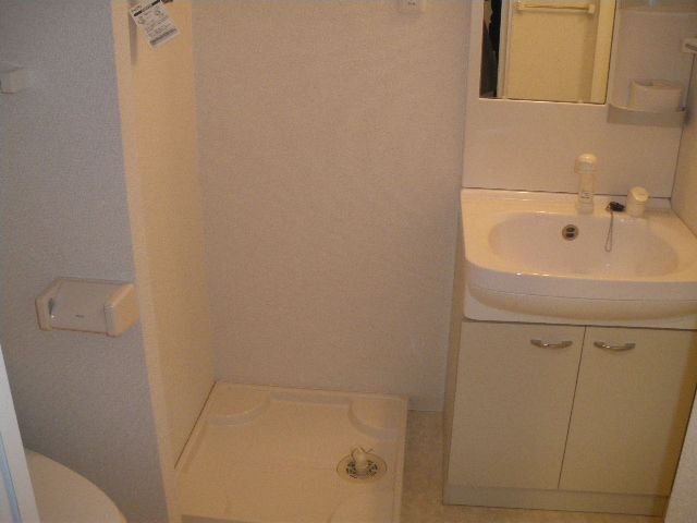 Washroom. Minis Funabashi shop brokerage commissions is 52.5% of the rent.