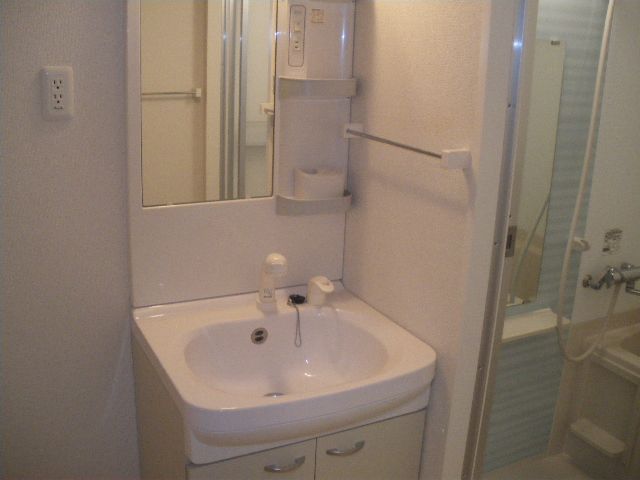 Washroom. Minis Funabashi shop brokerage commissions is 52.5% of the rent.