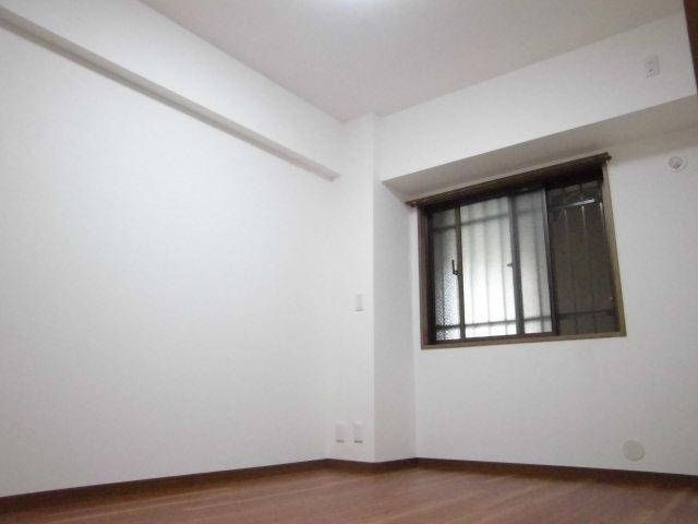 Non-living room. Western is