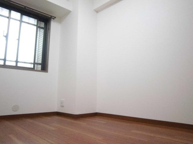 Non-living room. Western is