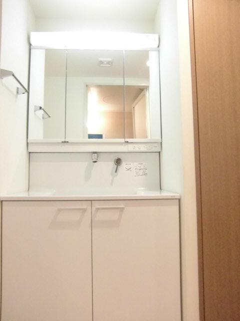 Wash basin, toilet. It is the washstand