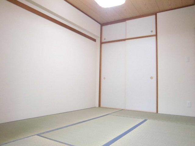 Non-living room. Is a Japanese-style room