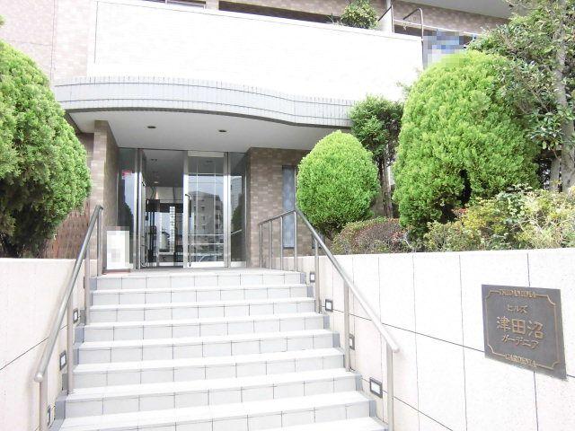 Entrance. Common areas