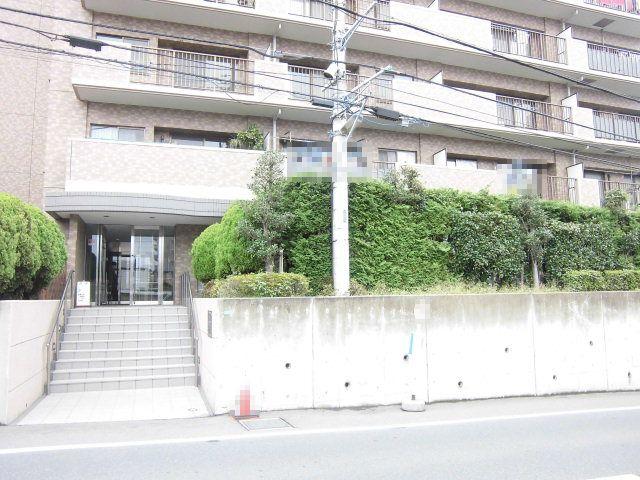 Entrance. Common areas