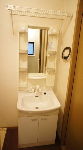 Washroom. Wash basin equipped independent! Undressing space is also wide.