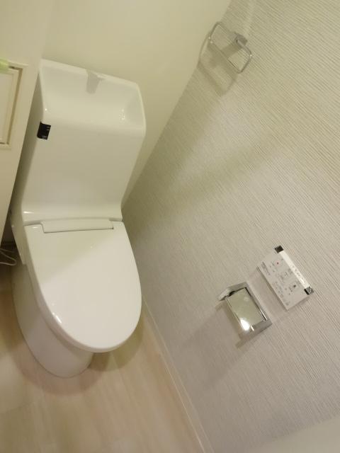 Toilet. It is a water-saving toilet of the new exchange.