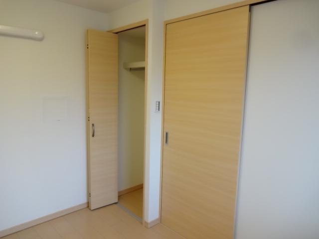 Non-living room. Joinery of the north room is a sliding door. It is also not out of the way and leave open the door, Space can be effectively utilized.