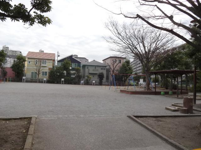 park. There is a large park in the place of about 50m! Both you can stay full of energy dog ​​children.