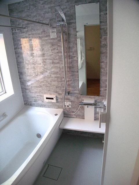 Bathroom. Hot KARARI TOTO system bus of floor