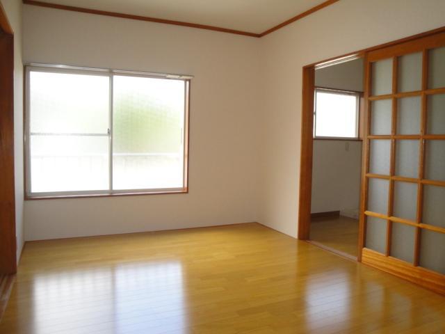 Living and room. It is clean, bright rooms of the flooring. 