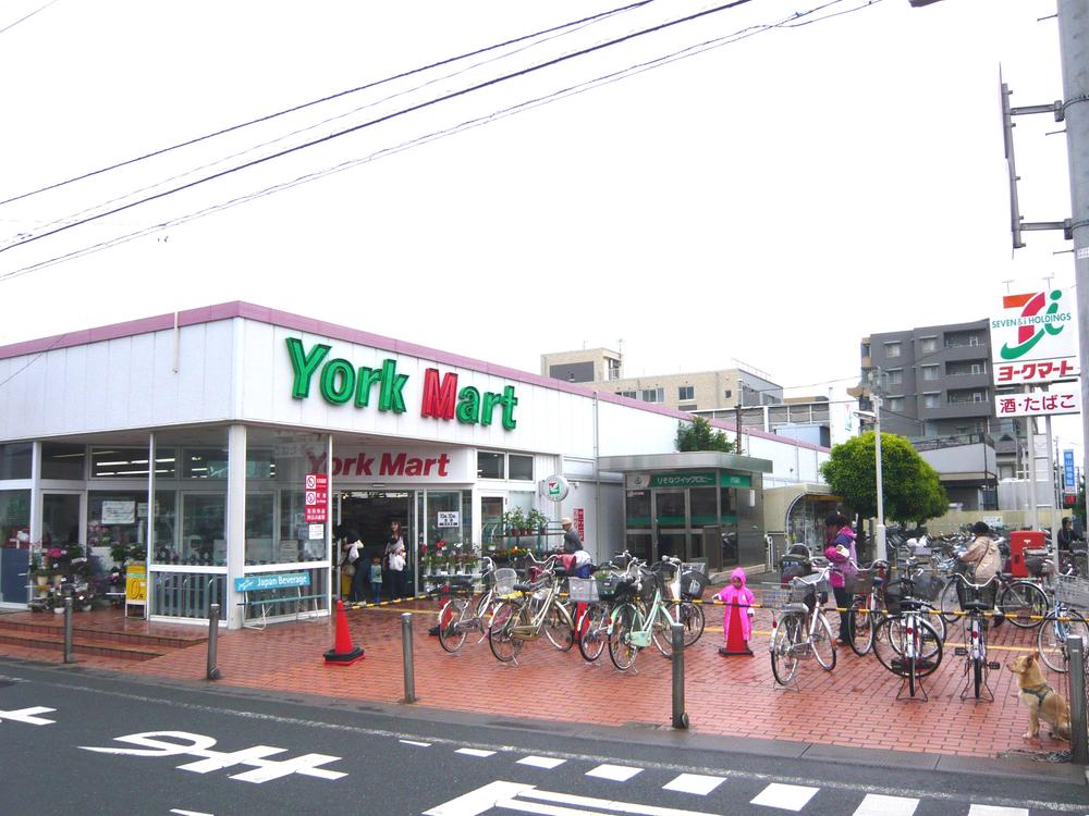 Supermarket. 700m to York Mart Narashinodai shop