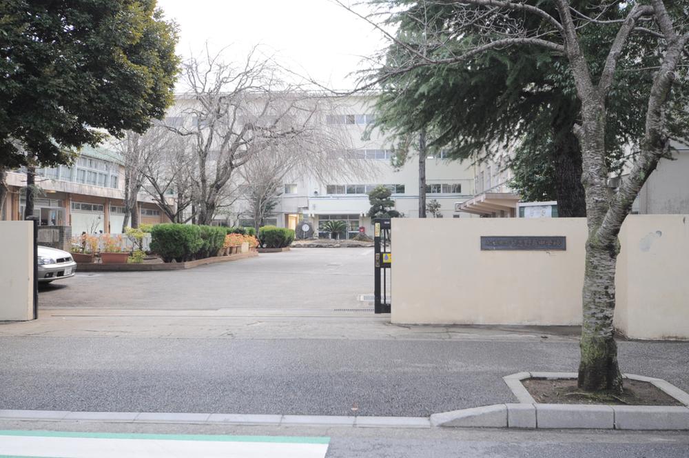 Junior high school. 900m to Funabashi Municipal Narashinodai junior high school