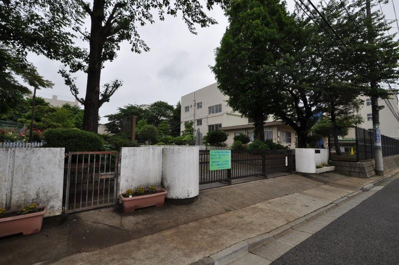 Primary school. 700m to Funabashi Municipal Narashinodai first elementary school