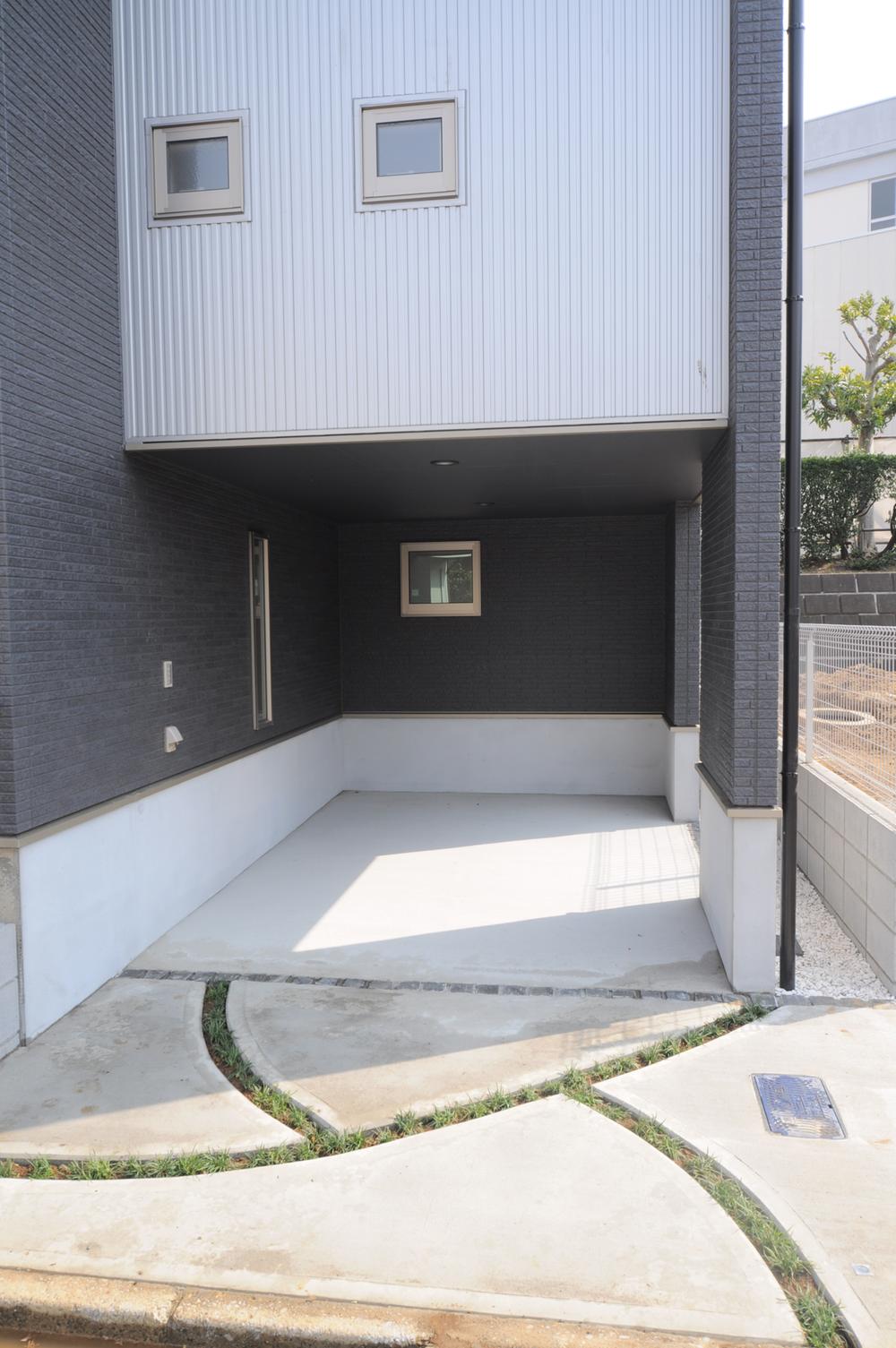 Same specifications photos (appearance). Built-in garage construction cases