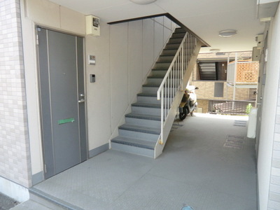 Entrance. Communal area