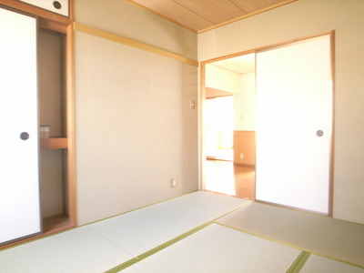 Living and room. It will calm mind I Japanese-style room! !