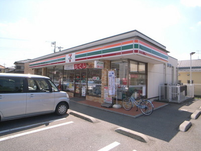 Convenience store. 404m to Seven-Eleven (convenience store)