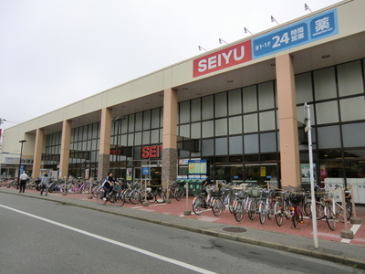 Supermarket. Seiyu 250m until the (super)