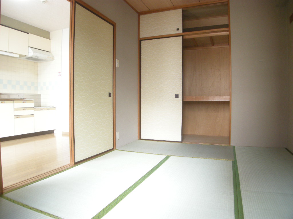 Living and room. 6 Pledge of Japanese-style room