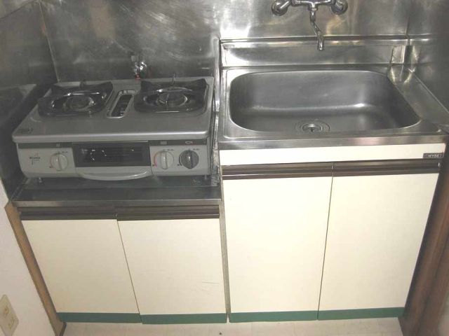 Kitchen. Is a gas stove can be installed