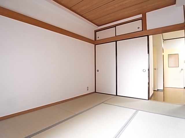 Other room space. Please relaxing in Japanese-style room.