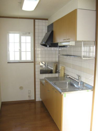 Kitchen. Window kitchen, Storage also ◎