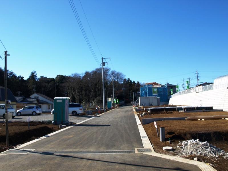 Local photos, including front road. Local (12 May 2013) Shooting