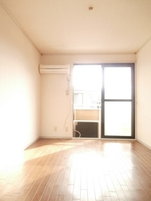 Living and room. South-facing the bright Western-style ☆