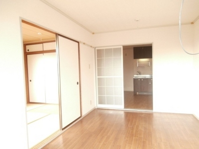 Living and room. South-facing the bright Western-style ☆