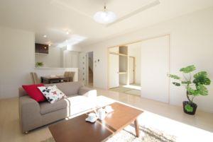 Same specifications photos (living). Floor heating in the living room dining is also available standard compartment of!