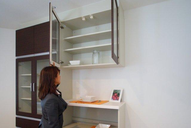 Same specifications photo (kitchen). Cupboard cupboard will come what with the standard specification. Equipped, So we have with earthquake-resistant lock is also of course, It is also safe when the event of an earthquake.