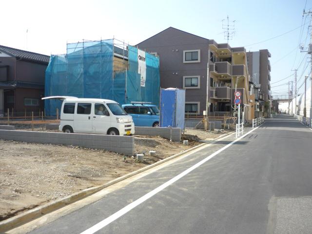 Local photos, including front road. Local (11 May 2013) Shooting