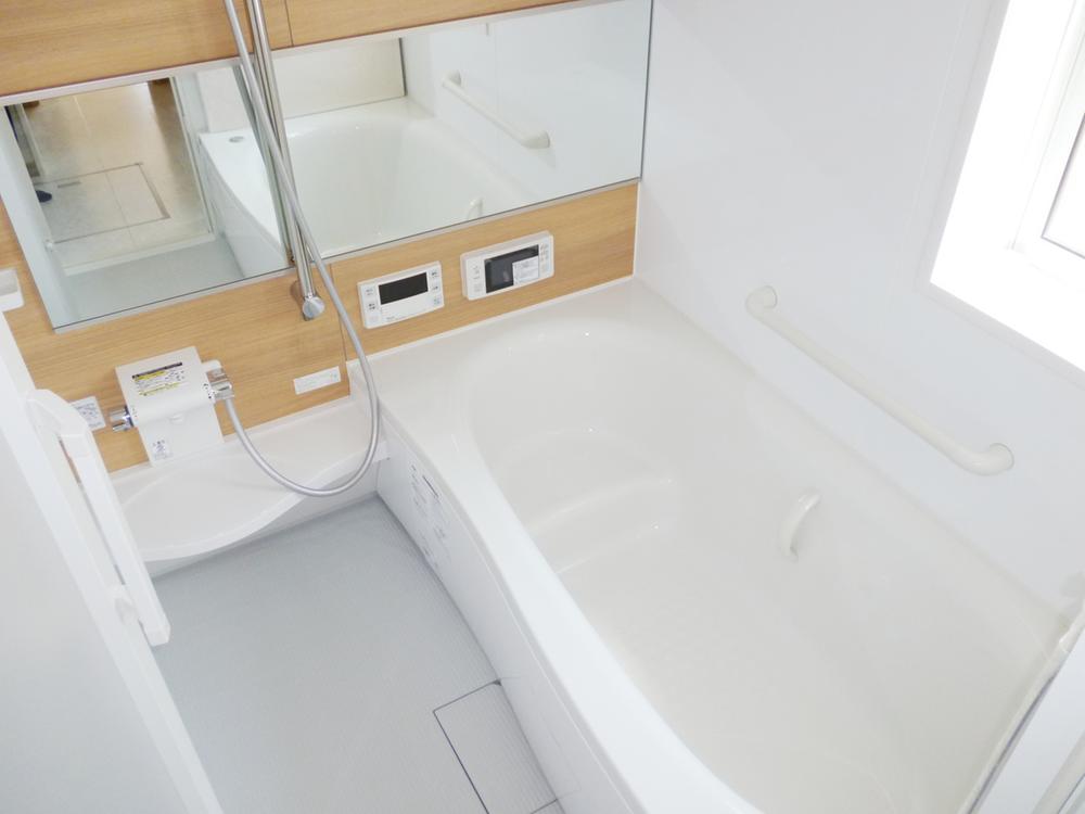 Same specifications photo (bathroom). Heating dryer, TV with a system bus. Because stretch also foot, It is the bath that can heal the tired unwind and relax.