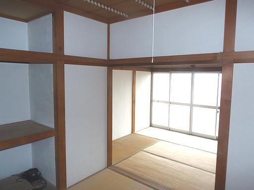 Living and room. There are 6 Pledge and 4.5 tatami rooms.