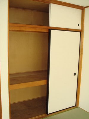 Other Equipment. Upper closet There is also housed preeminent!