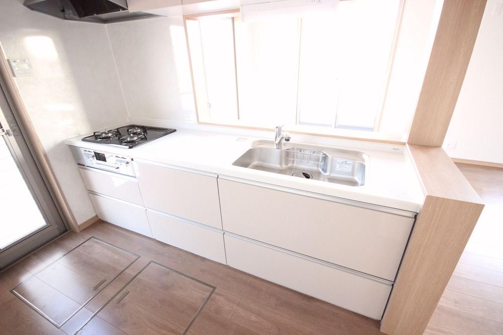 Kitchen. You can enjoy a conversation even in dishes in the face-to-face kitchen!