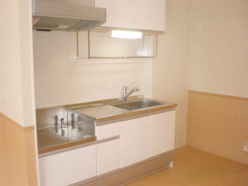 Kitchen. Spacious kitchen, Gas stove installation Allowed