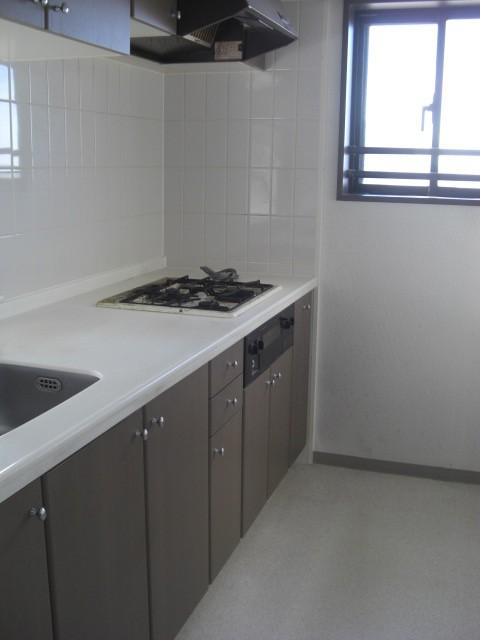 Kitchen. It overlooks the expansive views from the window with a kitchen in the room (11 May 2012) shooting 11-floor corner room! !