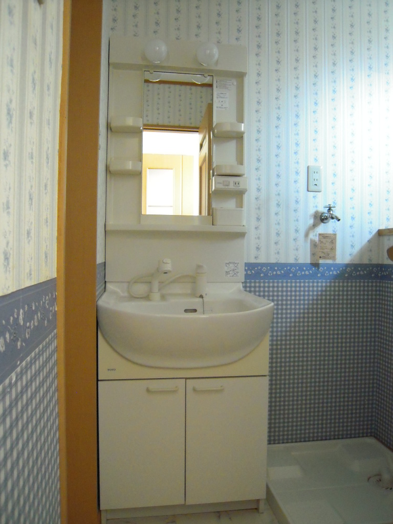 Washroom. Independent wash basin. Of course, bus ・ Restroom! 
