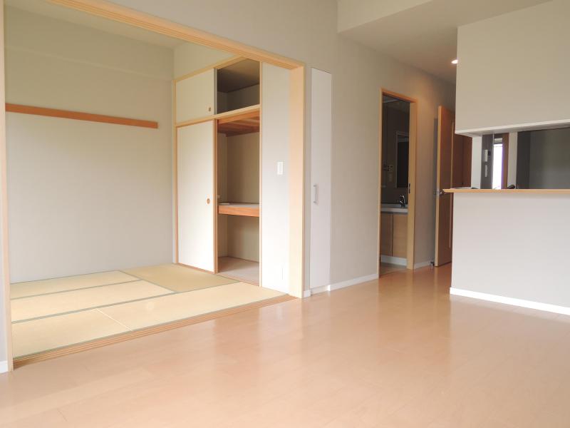 Other room space. Calm and there is a Japanese-style room