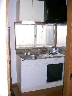 Kitchen. Dishes like to glad the size of the kitchen.