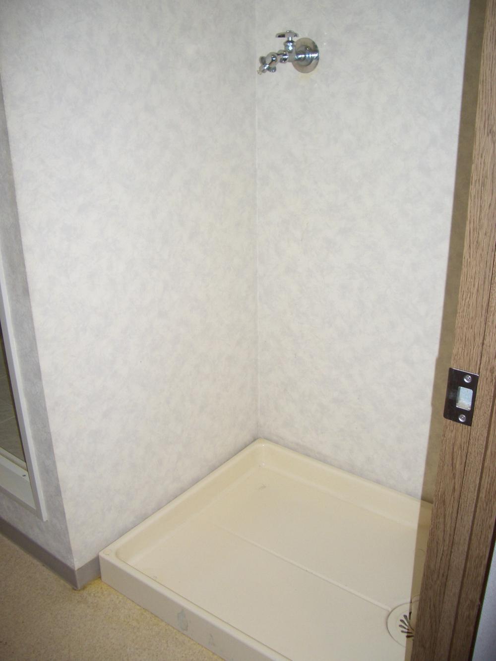 Wash basin, toilet. Indoor (10 May 2013) Shooting