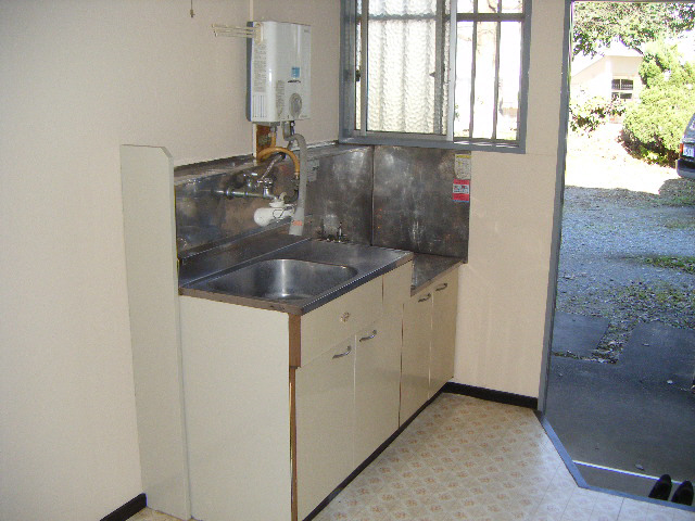 Kitchen. The kitchen is a gas stove can be installed