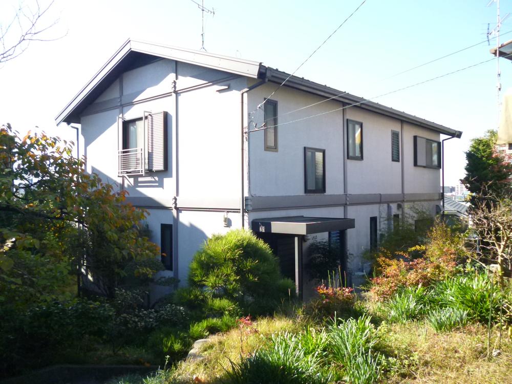Local appearance photo. There is a building under the stairs from the parking lot! Residence of the villa feeling that nature is left