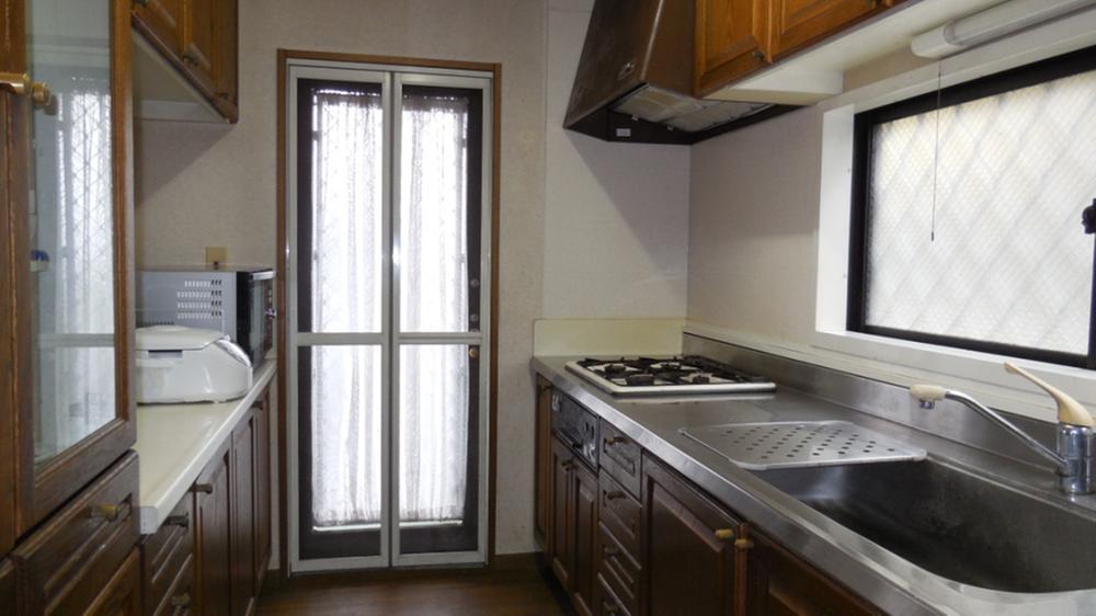 Kitchen. counter, Back door is also located convenient!